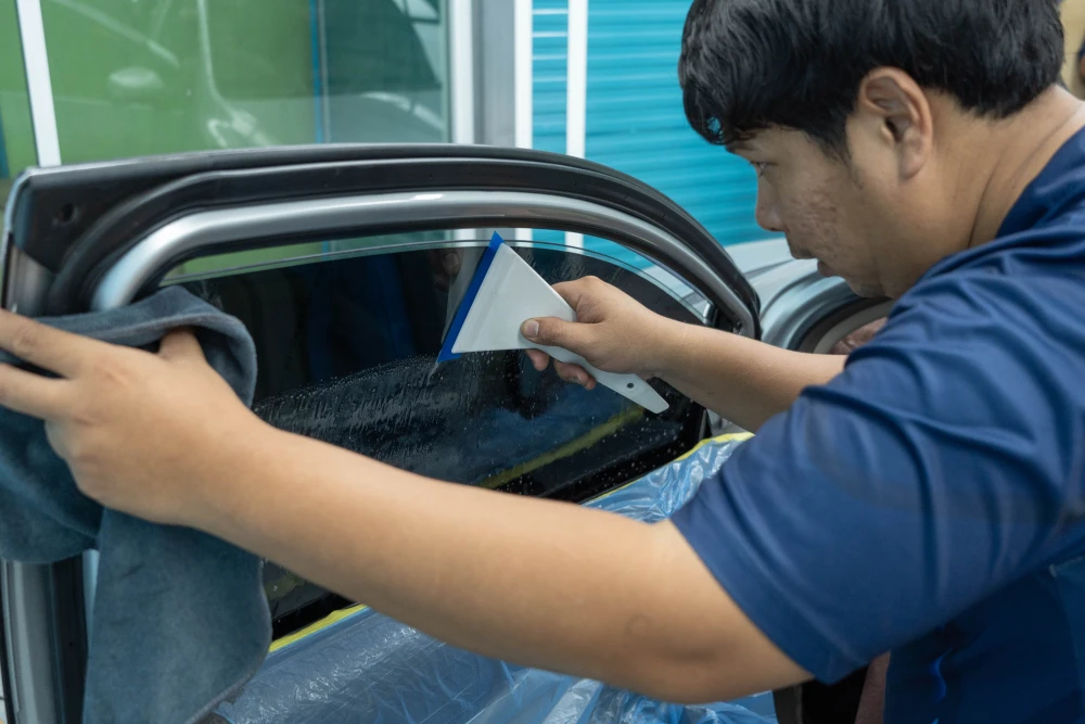 นครปฐม ติดฟิล์มรถ ฟิล์มเซรามิค ฟิล์มกรองแสง ฟิล์มรถยนต์ Hikool Lamina 3M Master